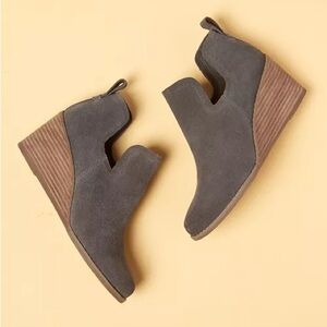 TOMS Women's Suede Kallie Wedge Grey Booties Size 7